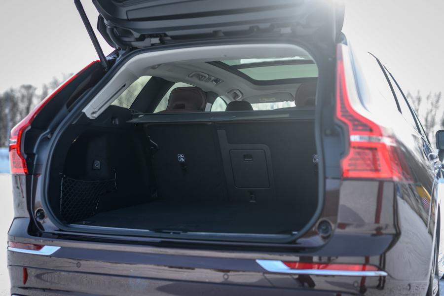 Багажник Volvo XC60 T8 Inscription 2017 года  (JP) (фото 5 из 17)
